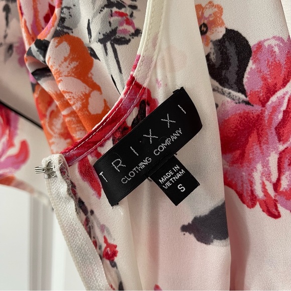 Francesca’s Wrap-Front Low Zipper-Back Floral Romper - Picture 8 of 8